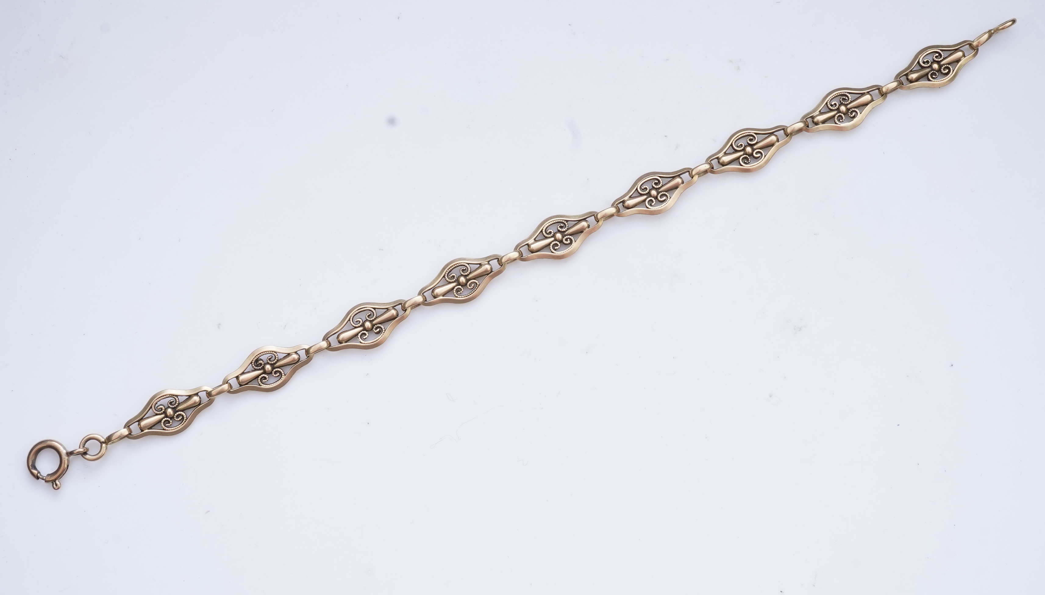 A gold bracelet, France, early 20th century